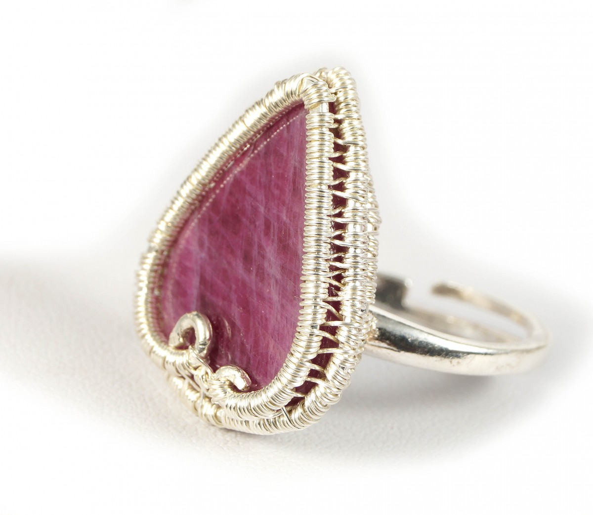 Rubin, srebrny pierścionek z rubinem, regulowany, prezent dla niej, prezent dla mamy, biżuteria ręcznie robiona, wire wrapped